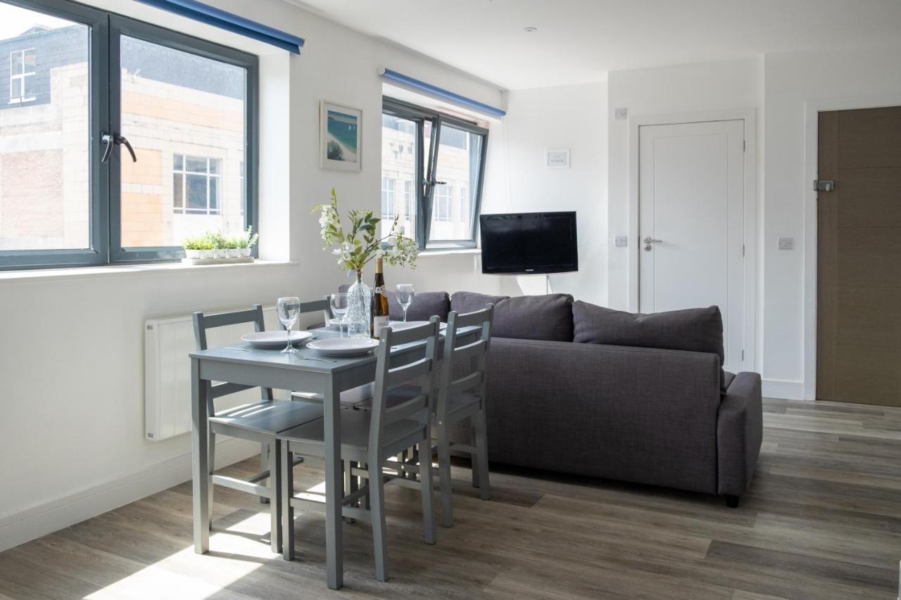 Modern One Bedroom Apartment In Town Centre & 4 Min To The Beach บอร์นมัธ ภายนอก รูปภาพ