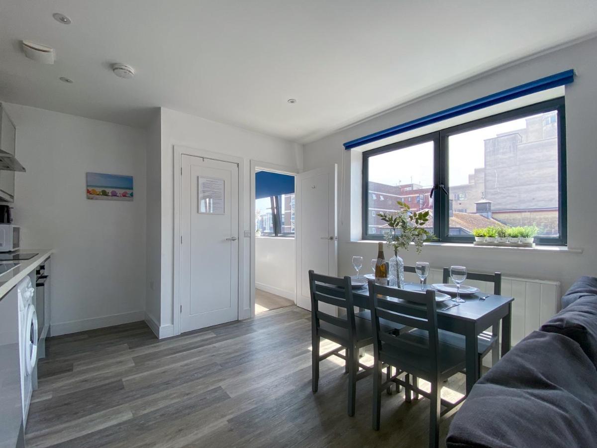 Modern One Bedroom Apartment In Town Centre & 4 Min To The Beach บอร์นมัธ ภายนอก รูปภาพ