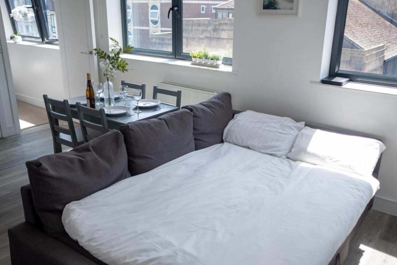 Modern One Bedroom Apartment In Town Centre & 4 Min To The Beach บอร์นมัธ ภายนอก รูปภาพ